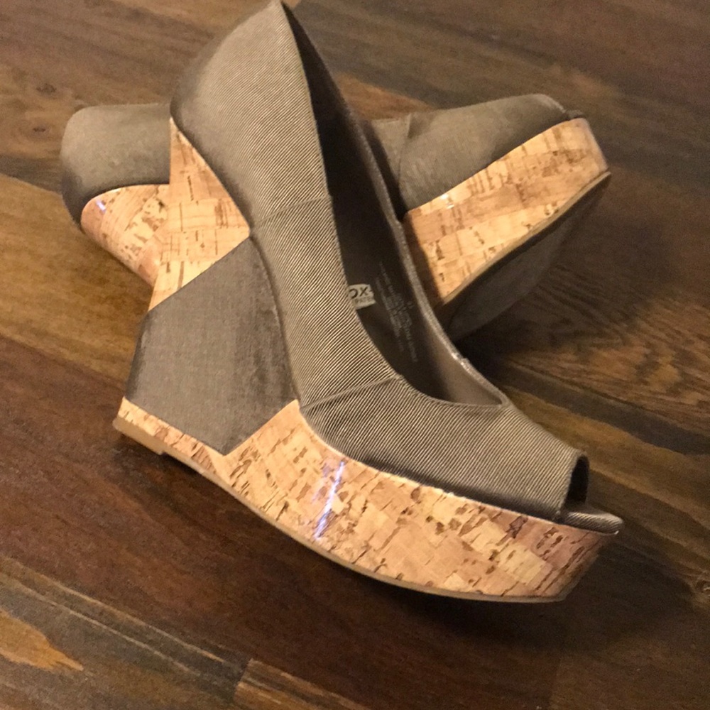 Mossimo platforms